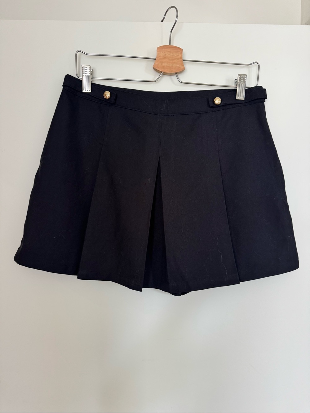 H&M black skort